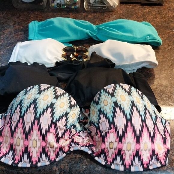 4 Victoria's Secret Bathimg Bikini Tops...Size S - Picture 2 of 14